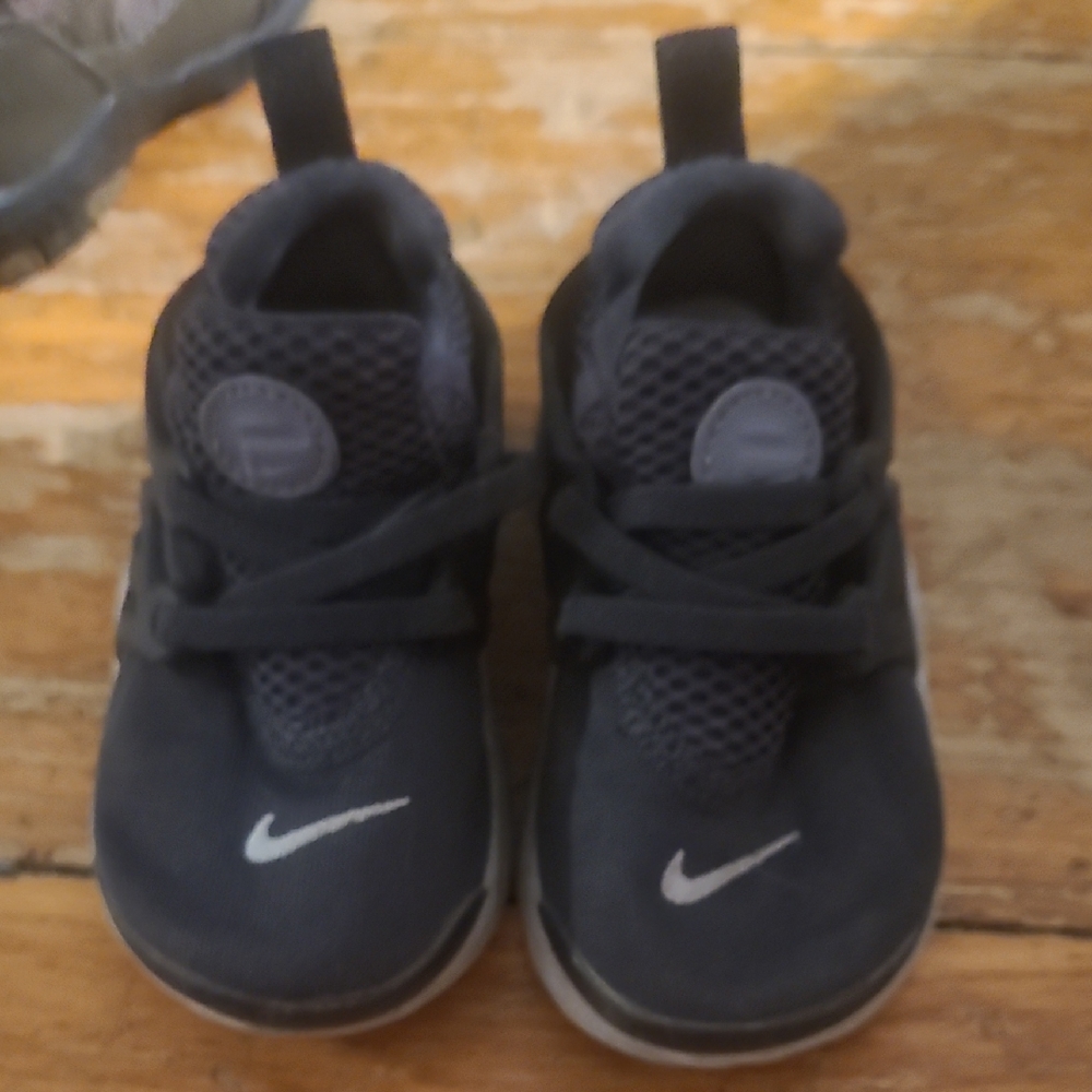 Nike Kids Dark Gray Sneakers
